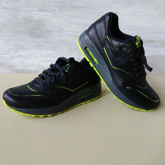 スニーカー NIKE WMNS AIR MAX 1 CUT OUT PRM Nike | Shoes | Wmns Air Max Cut Out Prm Black | Poshmark